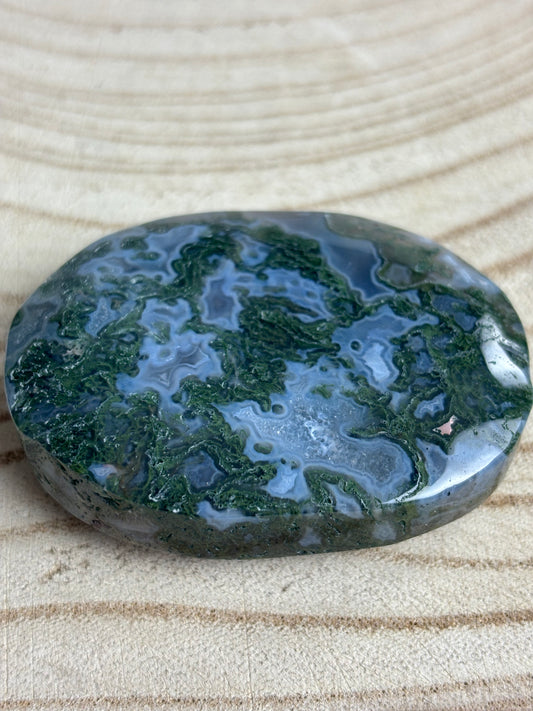 Moss agate palm stone