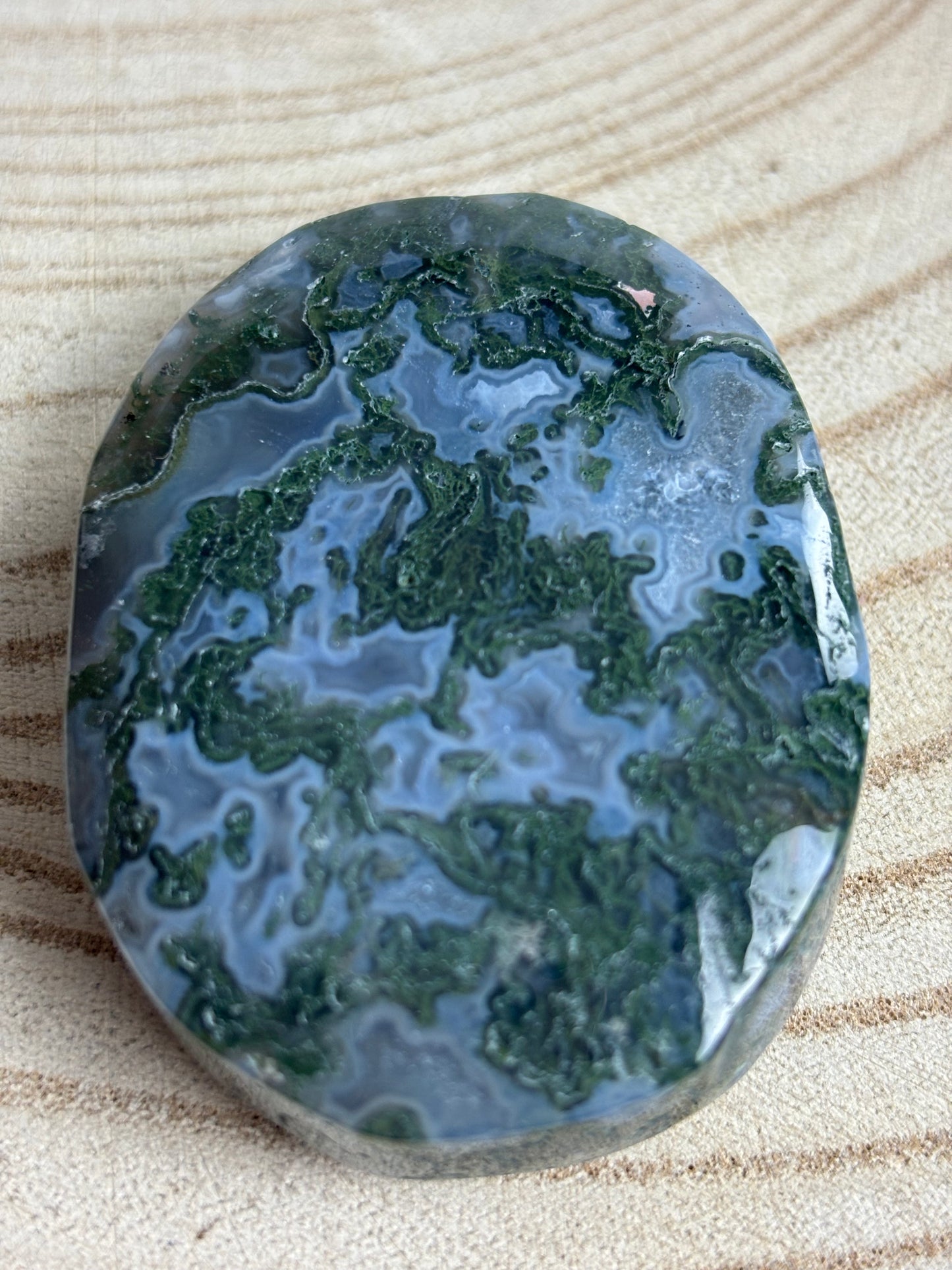 Moss agate palm stone