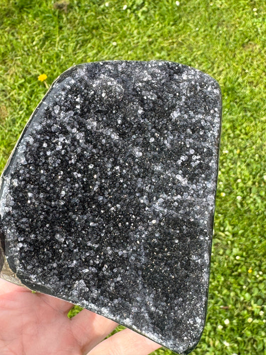 Black Amethyst Cut Base – 962g