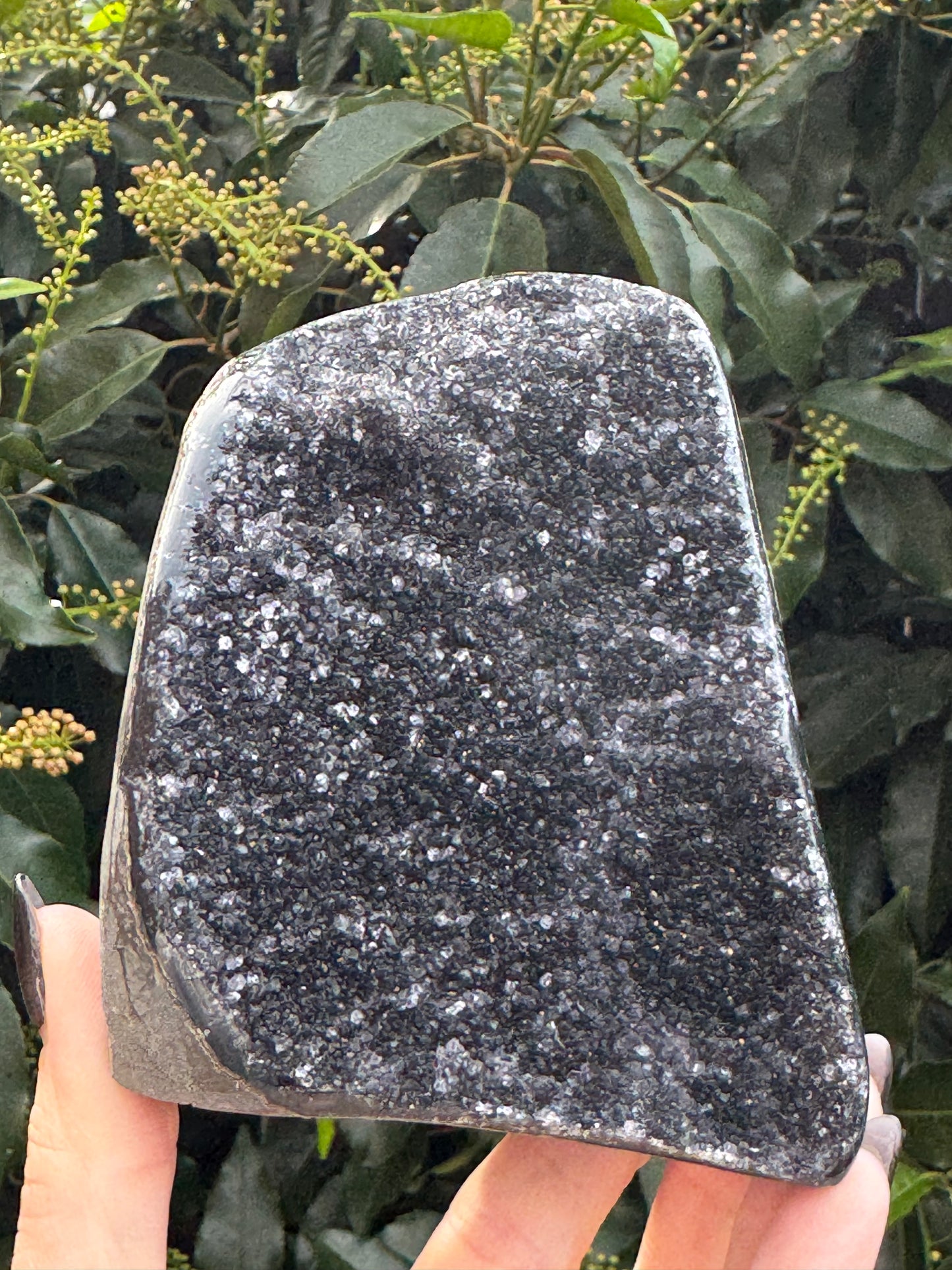 Black Amethyst Cut Base – 962g